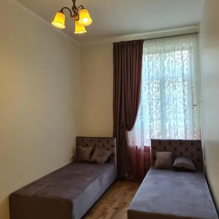 Old Town Cat Apartman