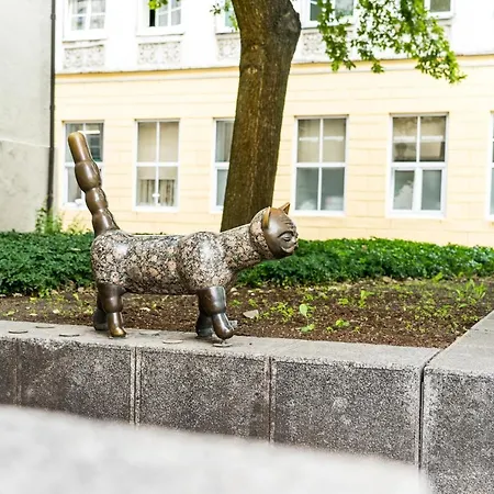 Old Town Cat Apartman *